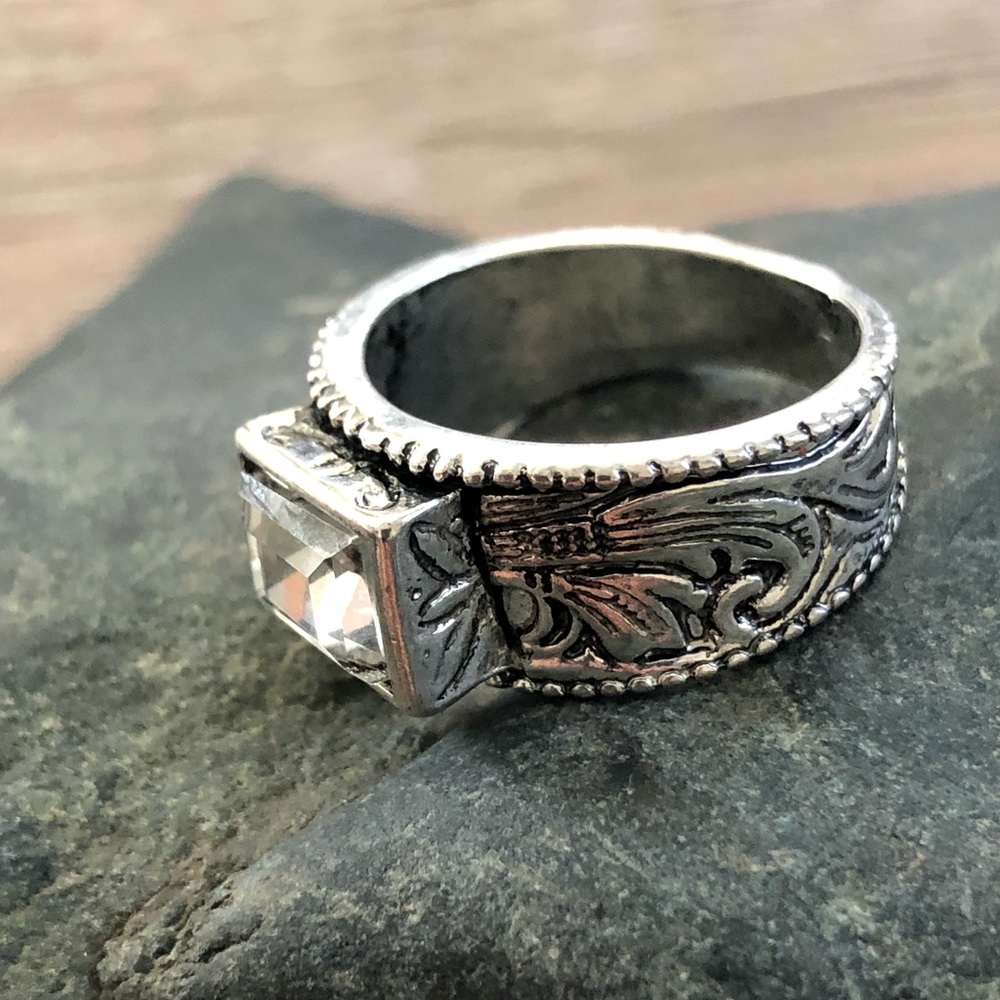 Ring - Picture 3 of 3